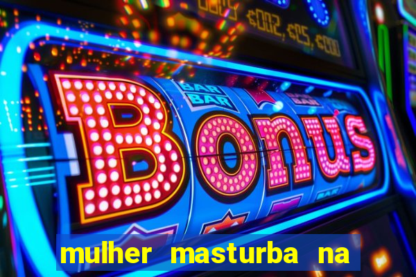 mulher masturba na quina da cama